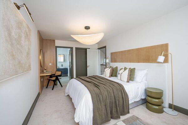 Mid level optional en suite  main bedroom, or the top floor one is as good for parents with older children