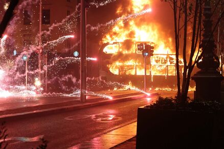 A double-decker bus was set alight in Dublin city centre after hundreds of people began to riot on O’Connell Street and surrounding areas last week. Picture: RollingNews.ie